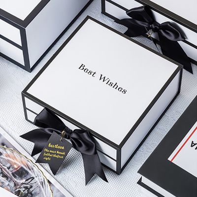 Caixas de presente magnéticas brancas rígidas do cartão com Rim And Ribbon Bow preto