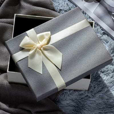Caixa de presente de papel rígida personalizada de três tamanhos com curva para a família do amigo do esposo
