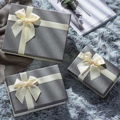 Caixa de presente de papel rígida personalizada de três tamanhos com curva para a família do amigo do esposo