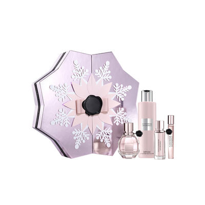 O floco de neve dá forma a caixas de presente do perfume
