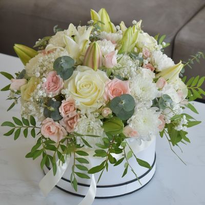 O ramalhete decorativo da flor do cartão encaixota multifuncional para a graduação