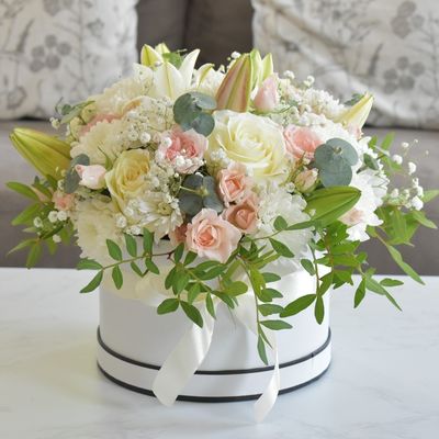 O ramalhete decorativo da flor do cartão encaixota multifuncional para a graduação